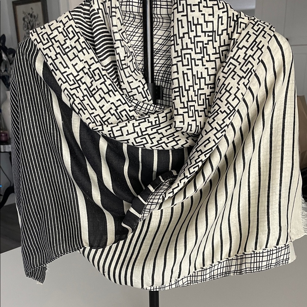 Women's Black and Beige Wrap Scarf 70”x40”